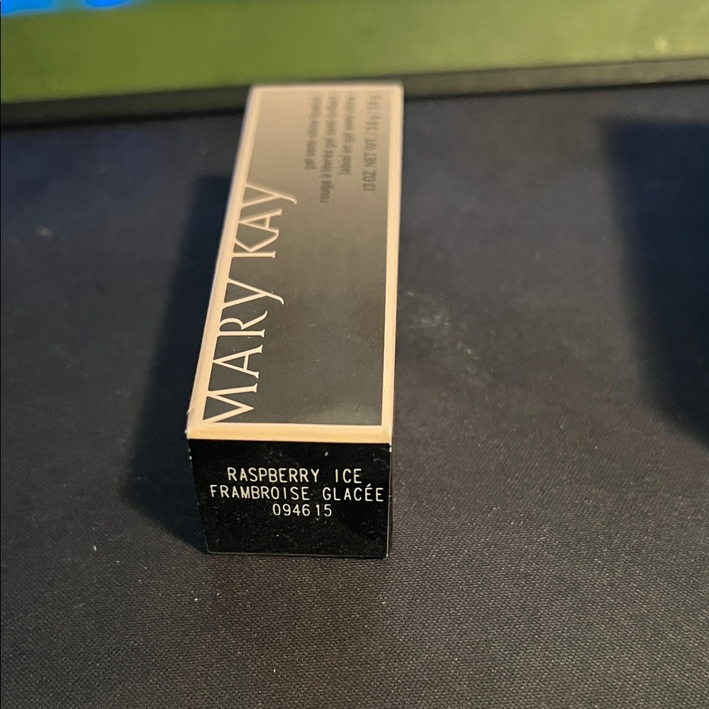 Mary Kay Gel Semi- Shine Raspberry Ice Lipstick - Picture 2 of 6